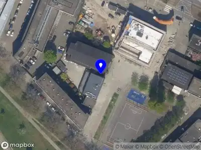 Ambulance met grote spoed naar de Kuipersstraat in Rotterdam