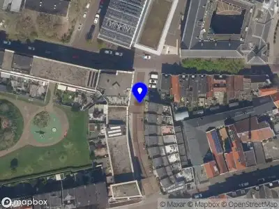 Ambulance met gepaste spoed naar de Dijksteeg in Vlaardingen