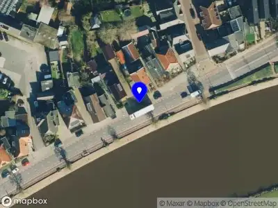 Brandweer met grote spoed naar de Vechtdijk in Dalfsen vanwege gebouwbrand