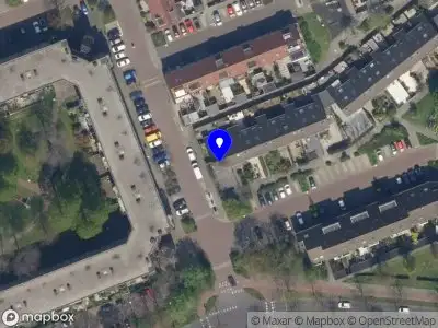 Ambulance met grote spoed naar de Adenauerlaan in Vlaardingen