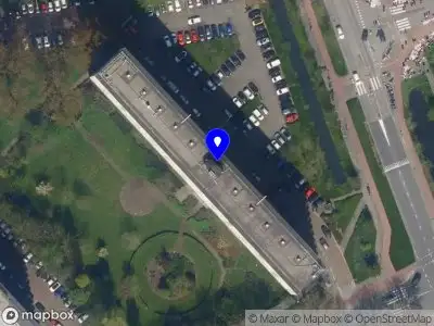 Ambulance met grote spoed naar de Louis Couperusplaats in Capelle aan den IJssel