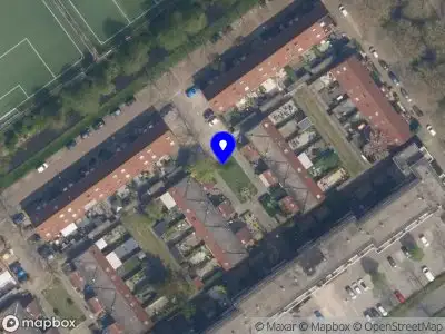 Ambulance met grote spoed naar de Maurice Ravelhof in Rotterdam