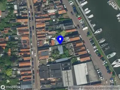 Ambulance met gepaste spoed naar de Kalertsteeg in Monnickendam