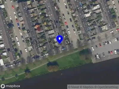 Ambulance met grote spoed naar de Clazina Kouwenbergzoom in Rotterdam