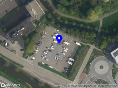 Brandweer met grote spoed naar de Olof Palmestraat in Delft vanwege voertuigbrand