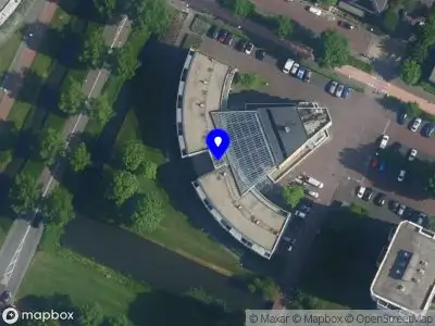 Ambulance met grote spoed naar de Felix de Nobelhof in Amstelveen