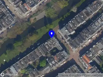 Ambulance met grote spoed naar de Provenierssingel in Rotterdam