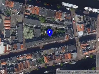 Ambulance met gepaste spoed naar de Sint Janshof in Leiden