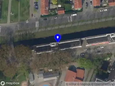 Ambulance met grote spoed naar de Carnissedreef in Rotterdam