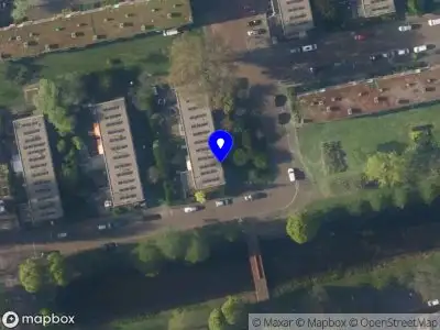 Ambulance met grote spoed naar de Toscaninilaan in Leiden