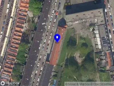 Ambulance met grote spoed naar de Brabantsestraat in Rotterdam