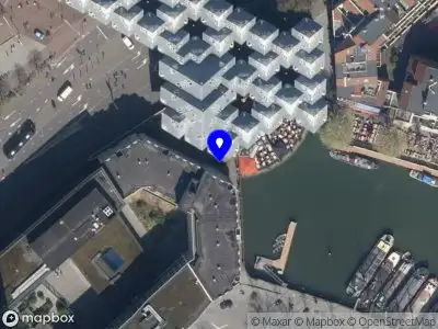 Ambulance met gepaste spoed naar de Oudehavenkade in Rotterdam