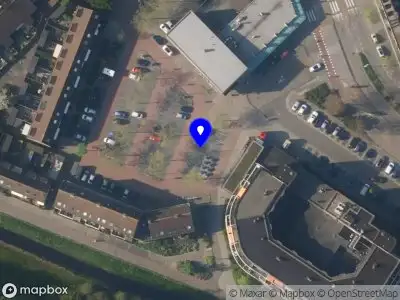 Ambulance met grote spoed naar de Ina Boudier-Bakkerplein in Leiden