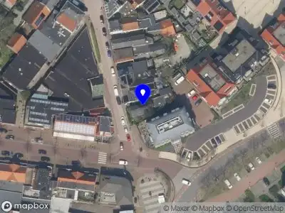 Ambulance met grote spoed naar de Burgemeester Letteweg in Oostvoorne