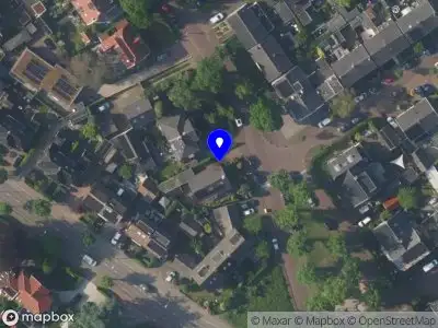 Brandweer met grote spoed naar de Keucheniusstraat in Huizen vanwege voertuigbrand