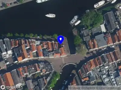 Ambulance met gepaste spoed naar de Korte Spaarne in Haarlem