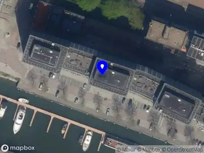 Ambulance met grote spoed naar de Admiraliteitskade in Rotterdam