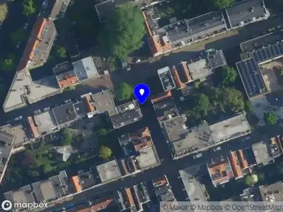 Ambulance met gepaste spoed naar de Madelievenstraat in Amsterdam