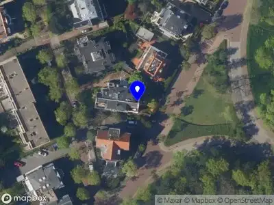 Ambulance en brandweer met grote spoed naar de Hogeweg in 's-Gravenhage