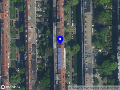 Ambulance met grote spoed naar de Van Walbeeckstraat in Amsterdam