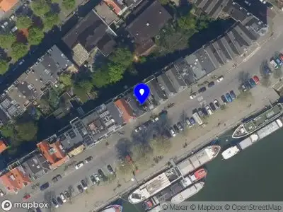 Ambulance met gepaste spoed naar de Prins Hendrikkade in Rotterdam