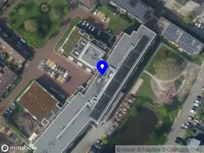 Ambulance met grote spoed naar de De Loet in Heiloo