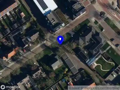 Brandweer met gepaste spoed naar de Breestraat in Middenmeer vanwege stankoverlast