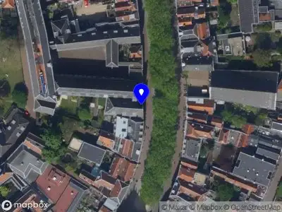 Ambulance met gepaste spoed naar de Oude Singel in Leiden