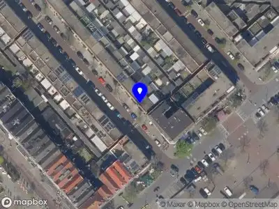Ambulance met grote spoed naar de Schalk Burgerstraat in Rotterdam