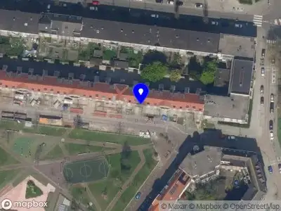 Ambulance met grote spoed naar de Bellamystraat in Rotterdam