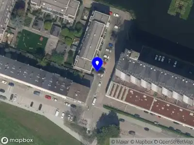 Ambulance met grote spoed naar de Buizenwerf in Rotterdam