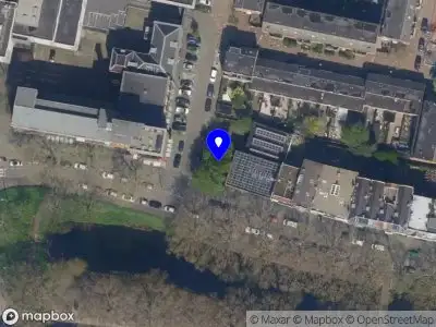 Ambulance met grote spoed naar de Crooswijksesingel in Rotterdam