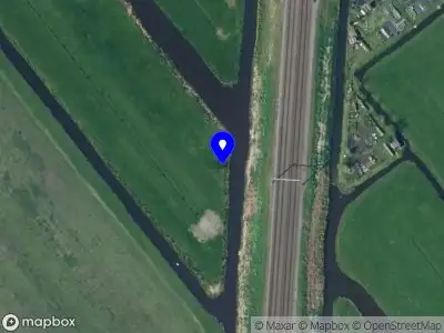 Ambulance en brandweer met grote spoed naar de Raadhuisstraat in Oosthuizen vanwege middelgrote brand