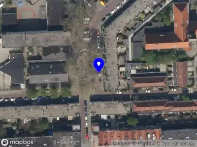 Ambulance met grote spoed naar de Oudelandstraat in Rotterdam