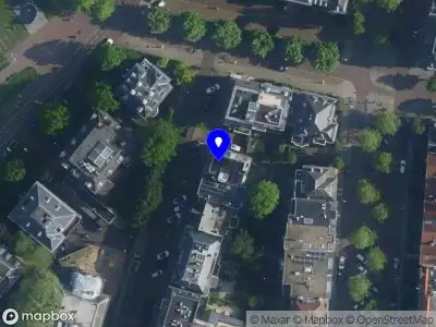 Brandweer met gepaste spoed naar de Van Miereveldstraat in Amsterdam vanwege een liftopsluiting