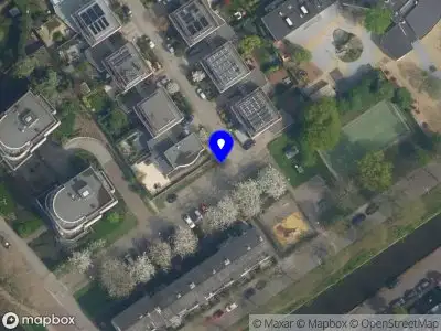 Ambulance met grote spoed naar de 't Vrije Land in Delft