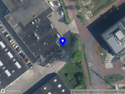 Ambulance met gepaste spoed naar de Archangelkade in Amsterdam