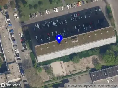 Ambulance met grote spoed naar de Albert Camusplaats in Rotterdam