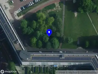 Ambulance met grote spoed naar de Grubbehoeve in Amsterdam
