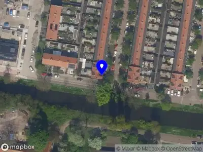 Ambulance met grote spoed naar de Madoerastraat in Vlaardingen