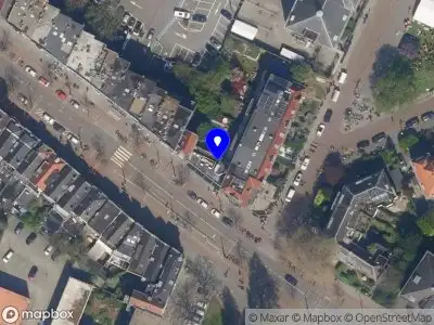 Ambulance met grote spoed naar de Oudedijk in Rotterdam