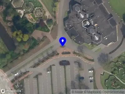 Ambulance met grote spoed naar de Delftweg in Rotterdam