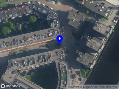 Ambulance met grote spoed naar de Wichersstraat in Amsterdam