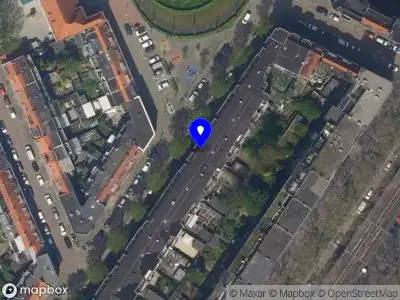 Ambulance met grote spoed naar de Groepstraat in Rotterdam