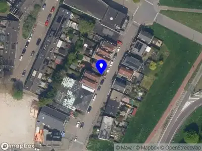 Brandweer met gepaste spoed naar de Kreeksehaven in Rotterdam