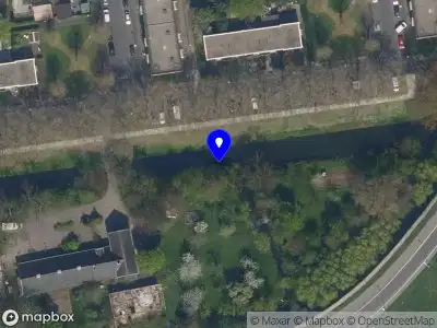 Ambulance met grote spoed naar de Sweelincksingel in Schiedam