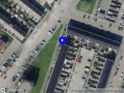 Ambulance met grote spoed naar de Beugpad in Hoogvliet Rotterdam