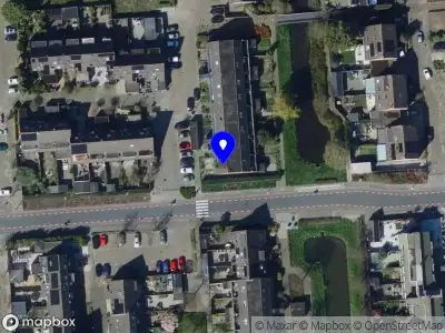 Ambulance met grote spoed naar de Slakkenveen in Spijkenisse