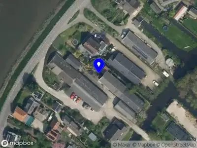 Ambulance met grote spoed naar de IJsseldijk-Noord in Ouderkerk aan den IJssel