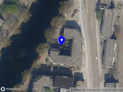 Ambulance met gepaste spoed naar de Linker Rottekade in Rotterdam